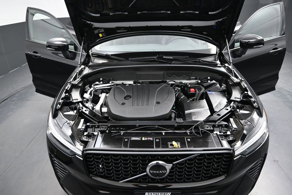 Used 2025 Volvo XC60 B5 Plus AWD/4WD image 22