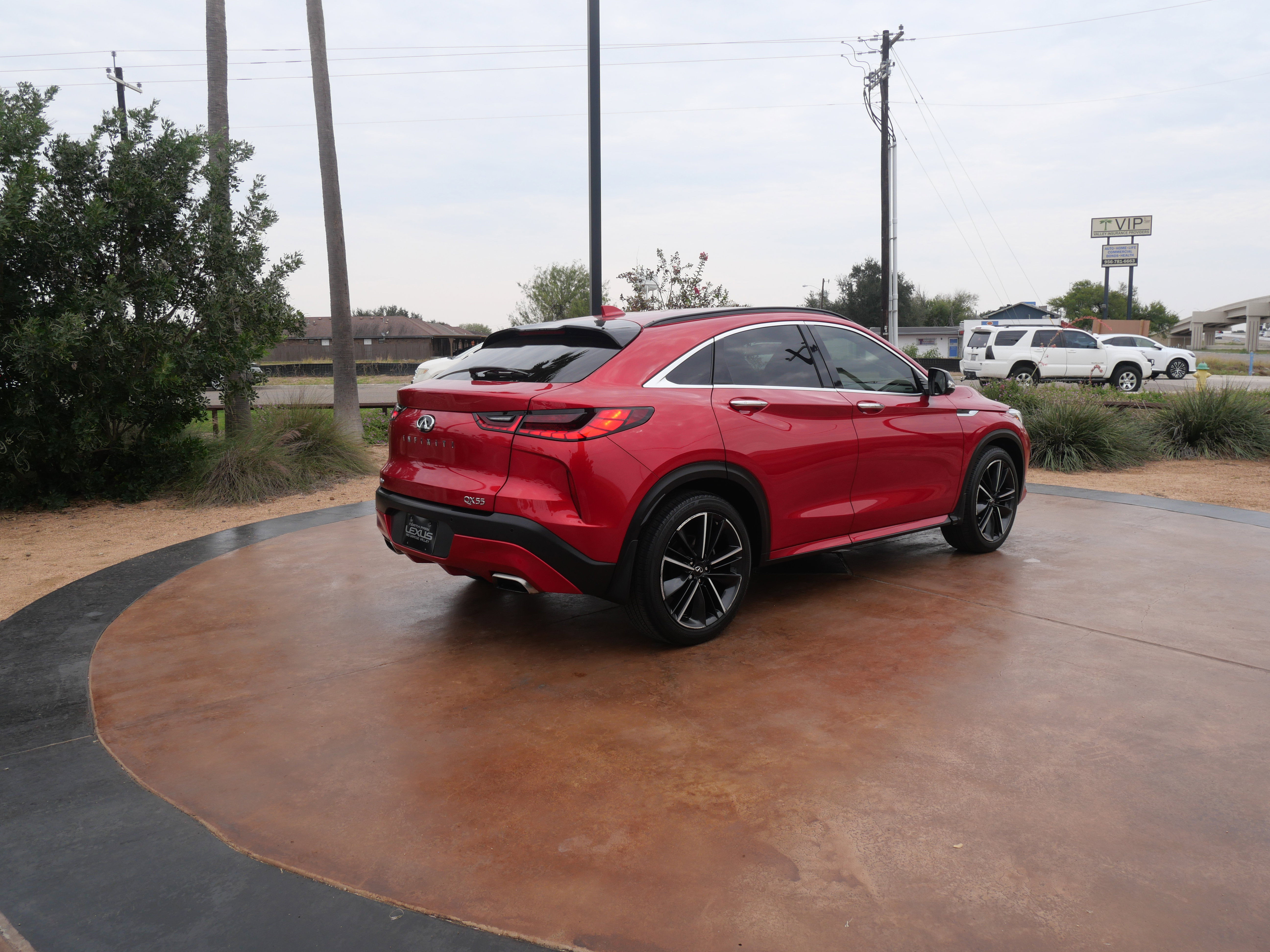 Used 2023 INFINITI QX55 Essential image 2