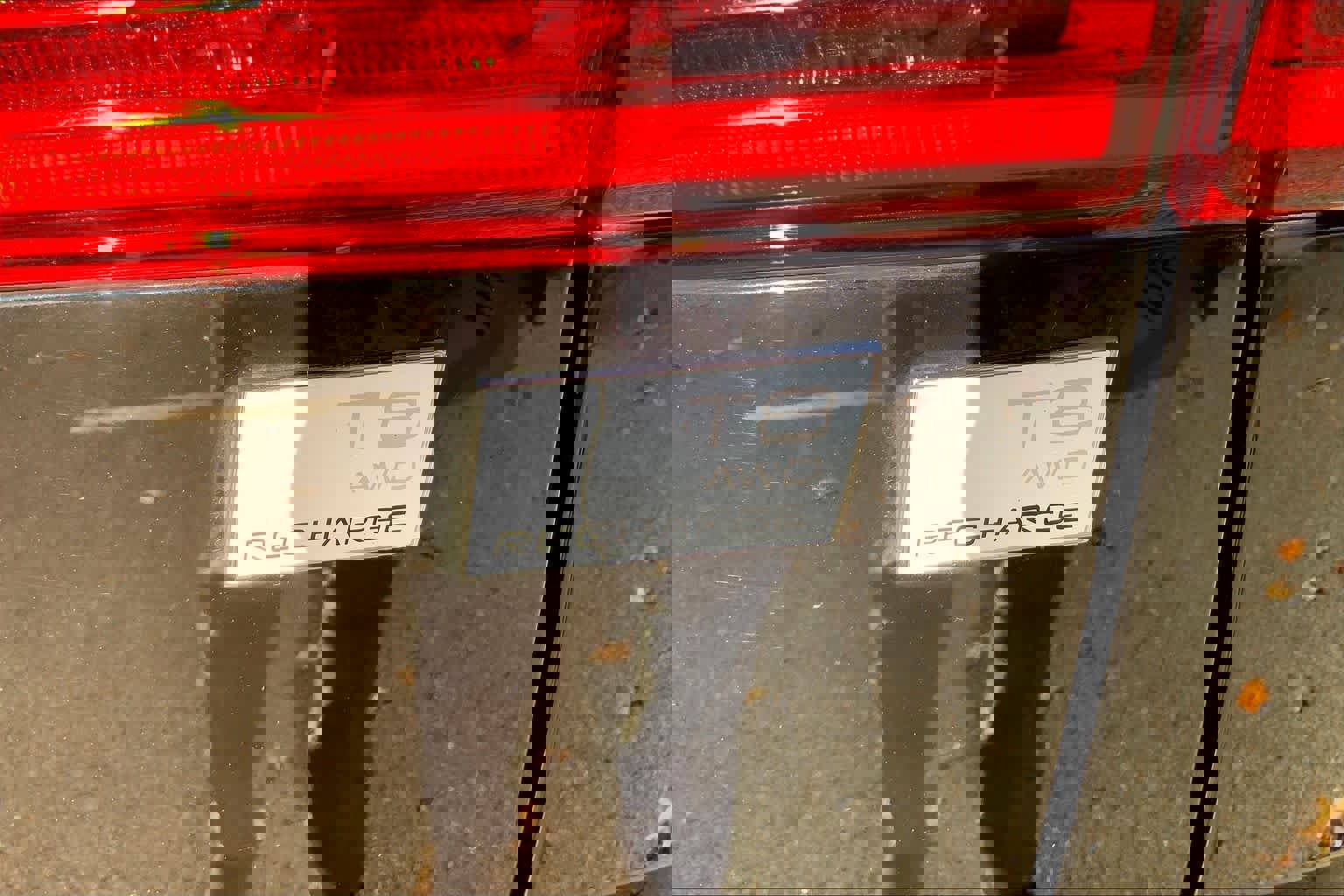 Certified 2023 Volvo XC60 T8 Plus w/ Climate Package image 9