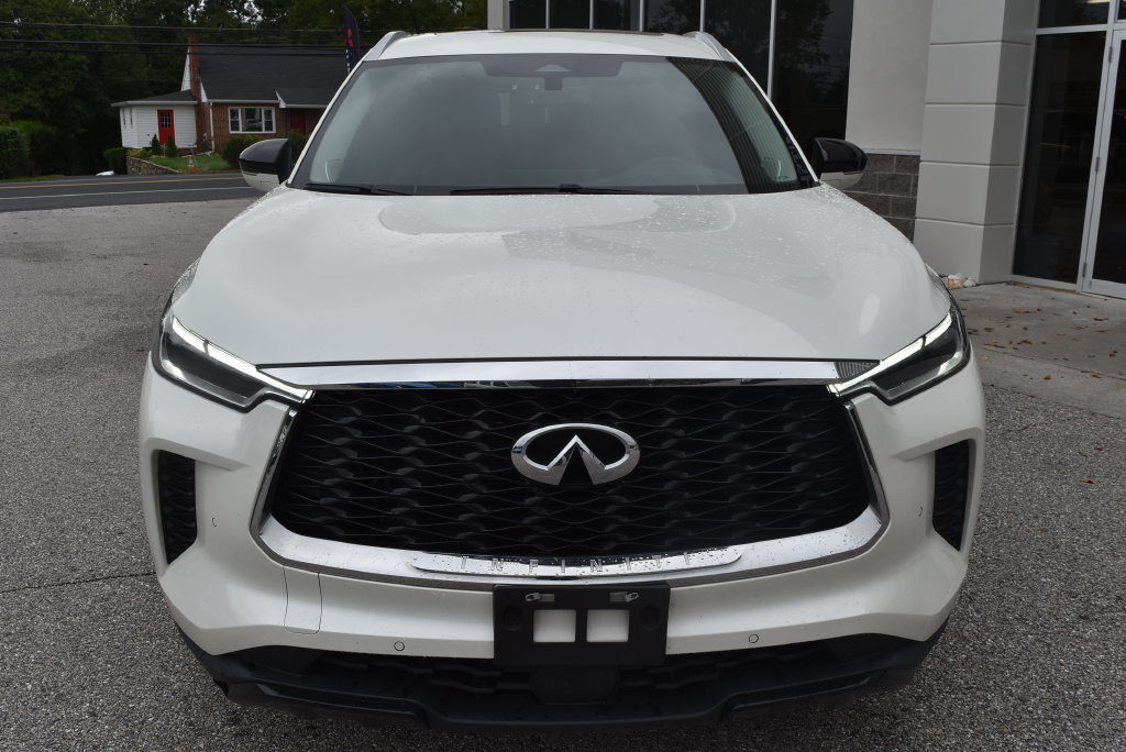 Used 2023 INFINITI QX60 Luxe w/ Performance Audio Package AWD/4WD image 3