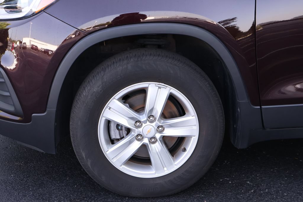 Certified 2022 Chevrolet Trax LT w/ LT Convenience Package AWD/4WD image 12