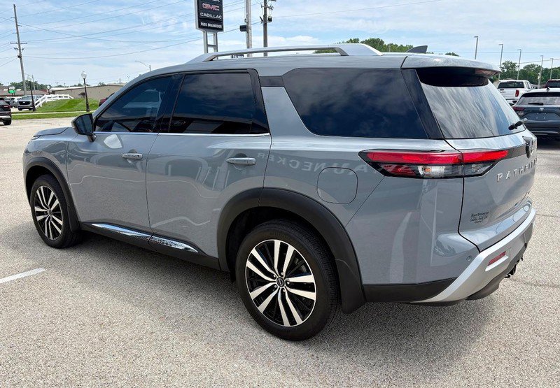 Used 2025 Nissan Pathfinder Platinum FWD image 7