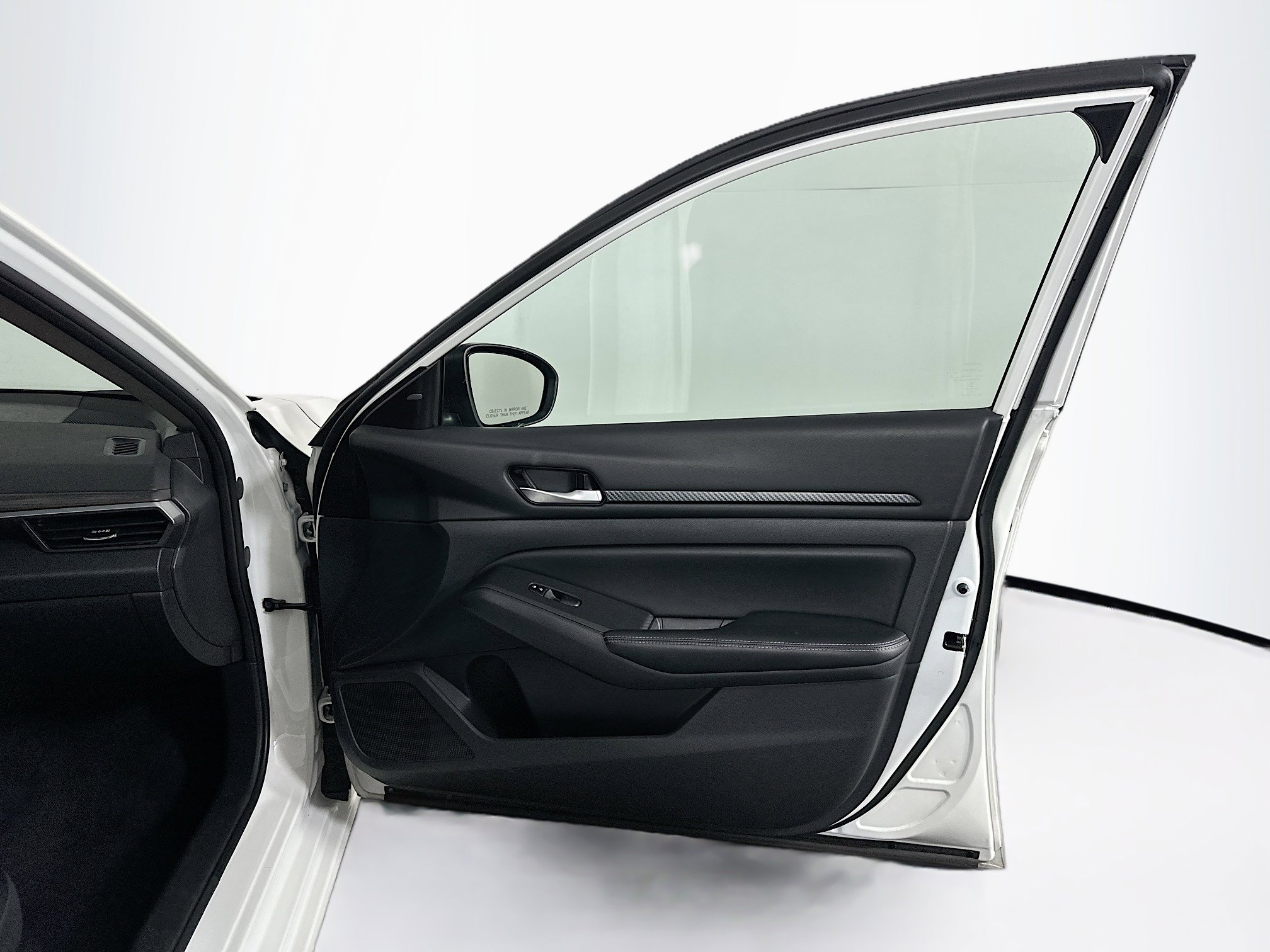 Used 2025 Nissan Altima 2.5 SV image 30