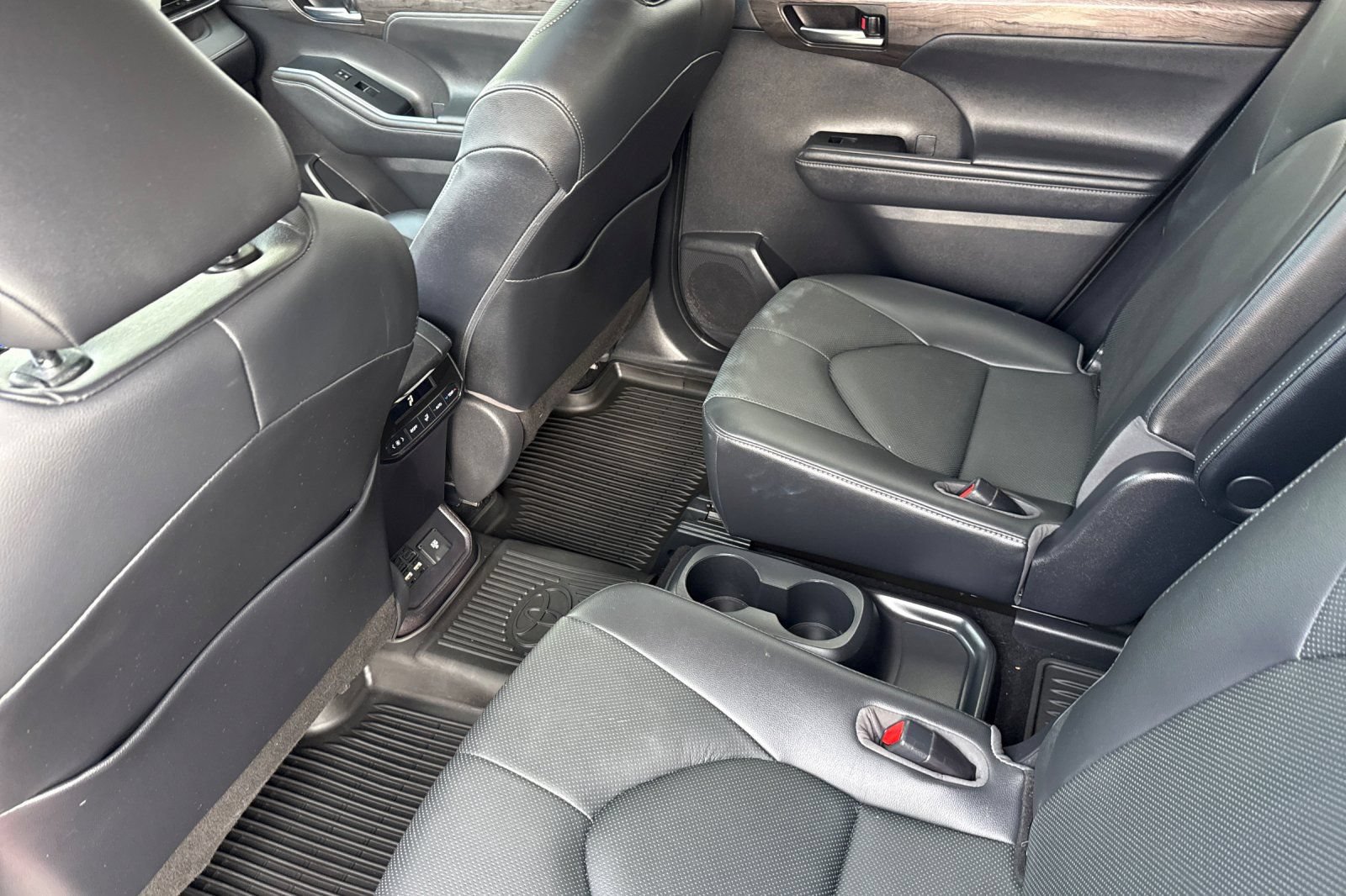 Used 2020 Toyota Highlander Limited AWD/4WD image 9