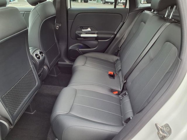 Used 2025 Mercedes-Benz GLA 250 4MATIC image 17