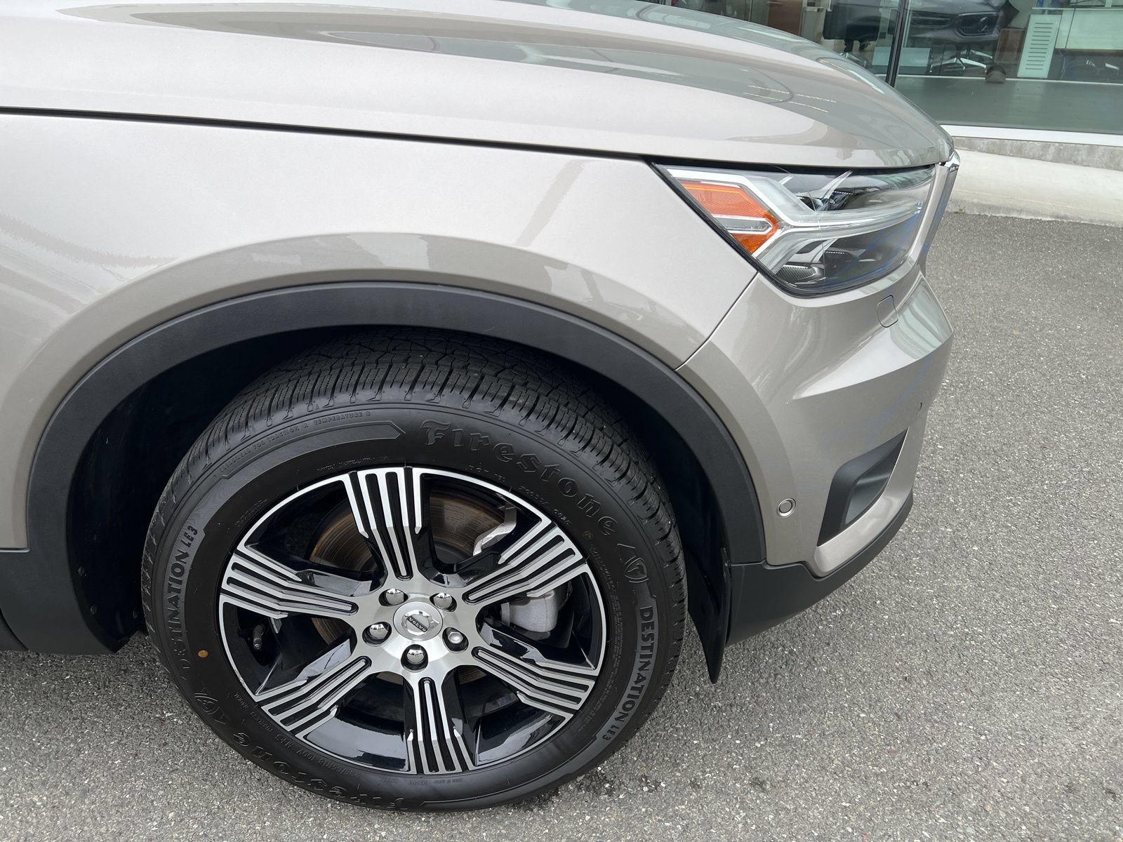 Used 2021 Volvo XC40 T4 Inscription FWD image 4