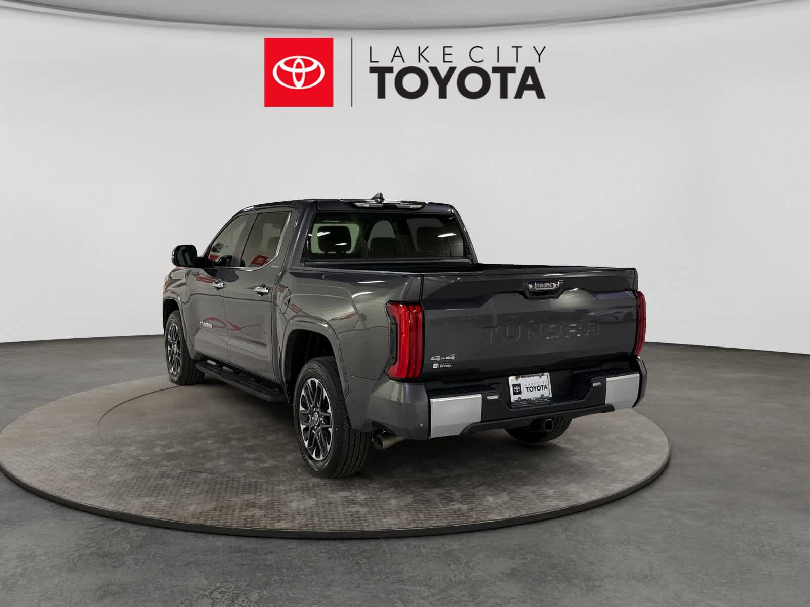 Used 2024 Toyota Tundra Limited w/ Power Package AWD/4WD image 5