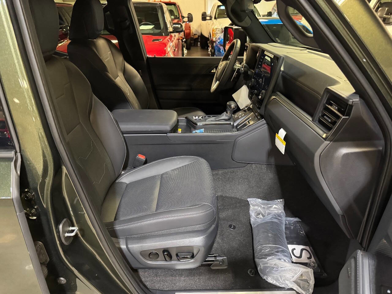 Used 2025 Lexus GX 550 w/ Accessory Package (2T) AWD/4WD image 11