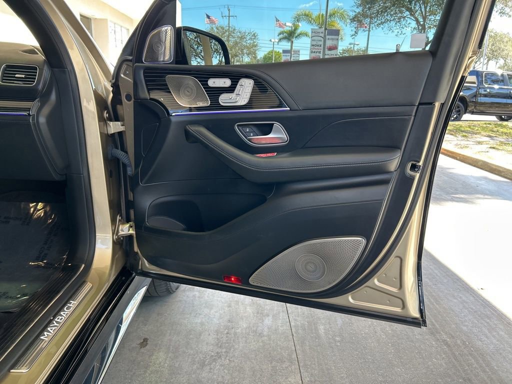Used 2021 Mercedes-Benz Maybach GLS 600 4MATIC image 28