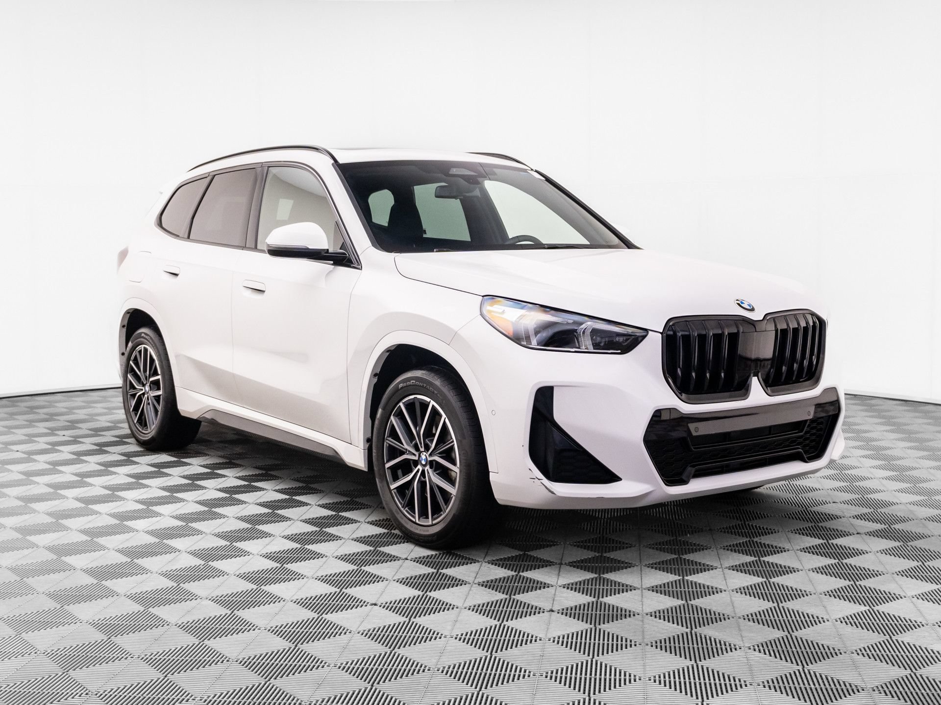 Used 2024 BMW X1 xDrive28i w/ M Sport Package AWD/4WD image 8