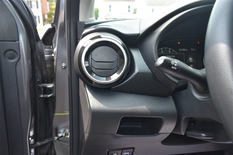Used 2023 Nissan Kicks SV FWD image 11