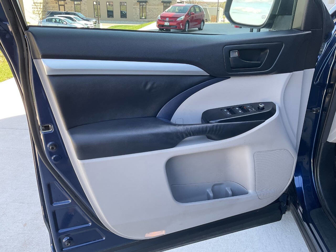 Used 2015 Toyota Highlander Plus AWD/4WD image 27