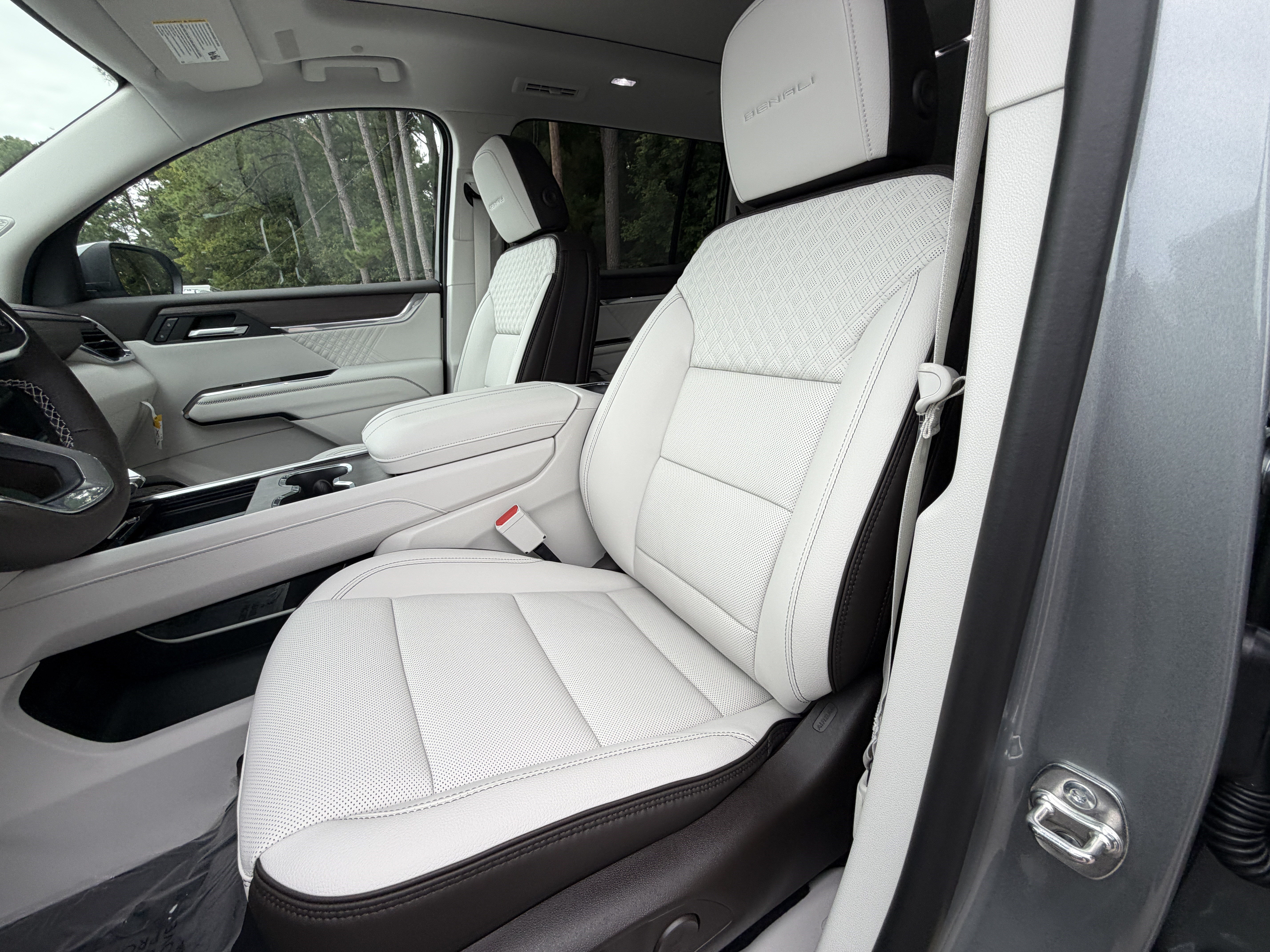 New 2027 GMC Acadia Denali w/ Denali Reserve Package FWD image 16