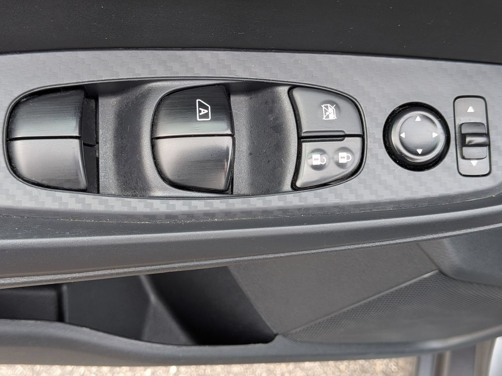 Used 2024 Nissan Sentra SV FWD image 14