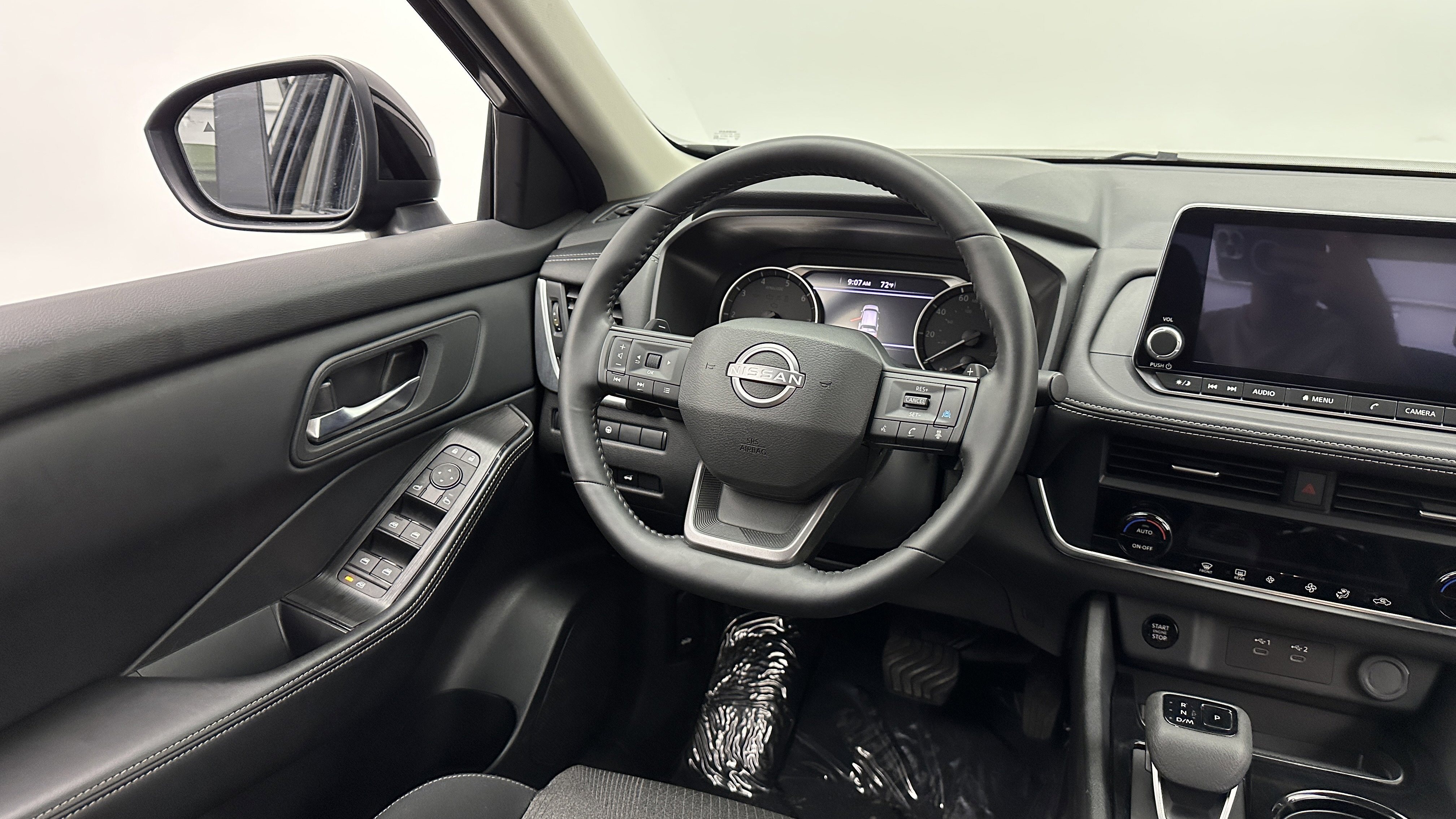 Used 2025 Nissan Rogue SV image 25