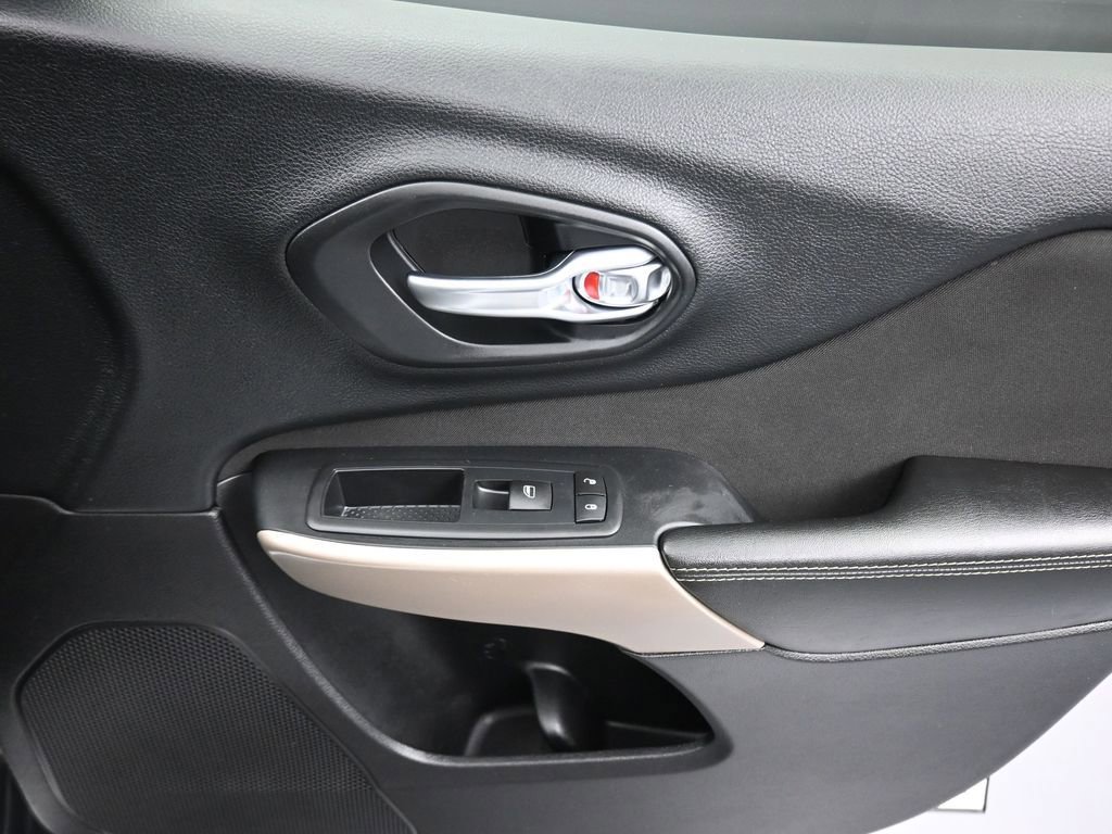 Used 2017 Jeep Cherokee Sport w/ Cold Weather Group image 38