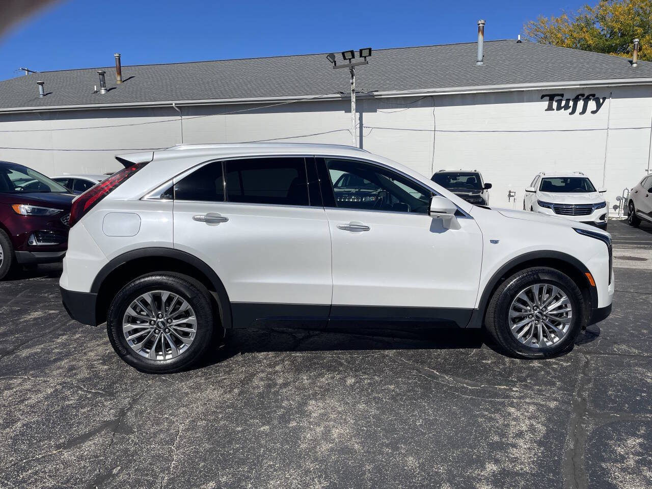 Used 2025 Cadillac XT4 Premium Luxury AWD/4WD image 8