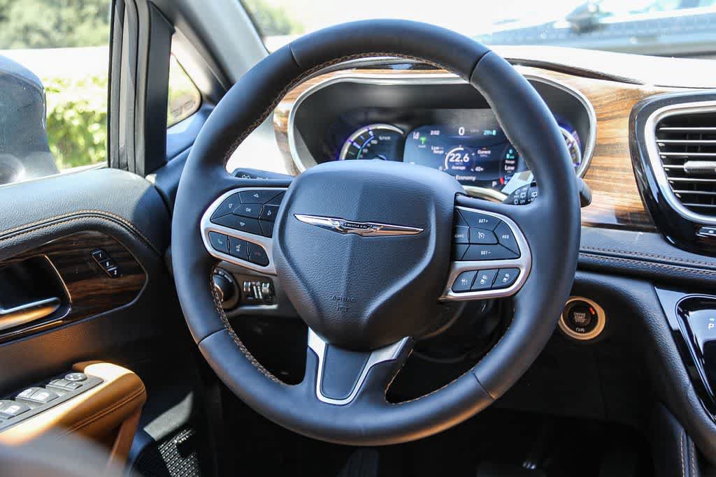 Used 2022 Chrysler Pacifica Pinnacle FWD image 16