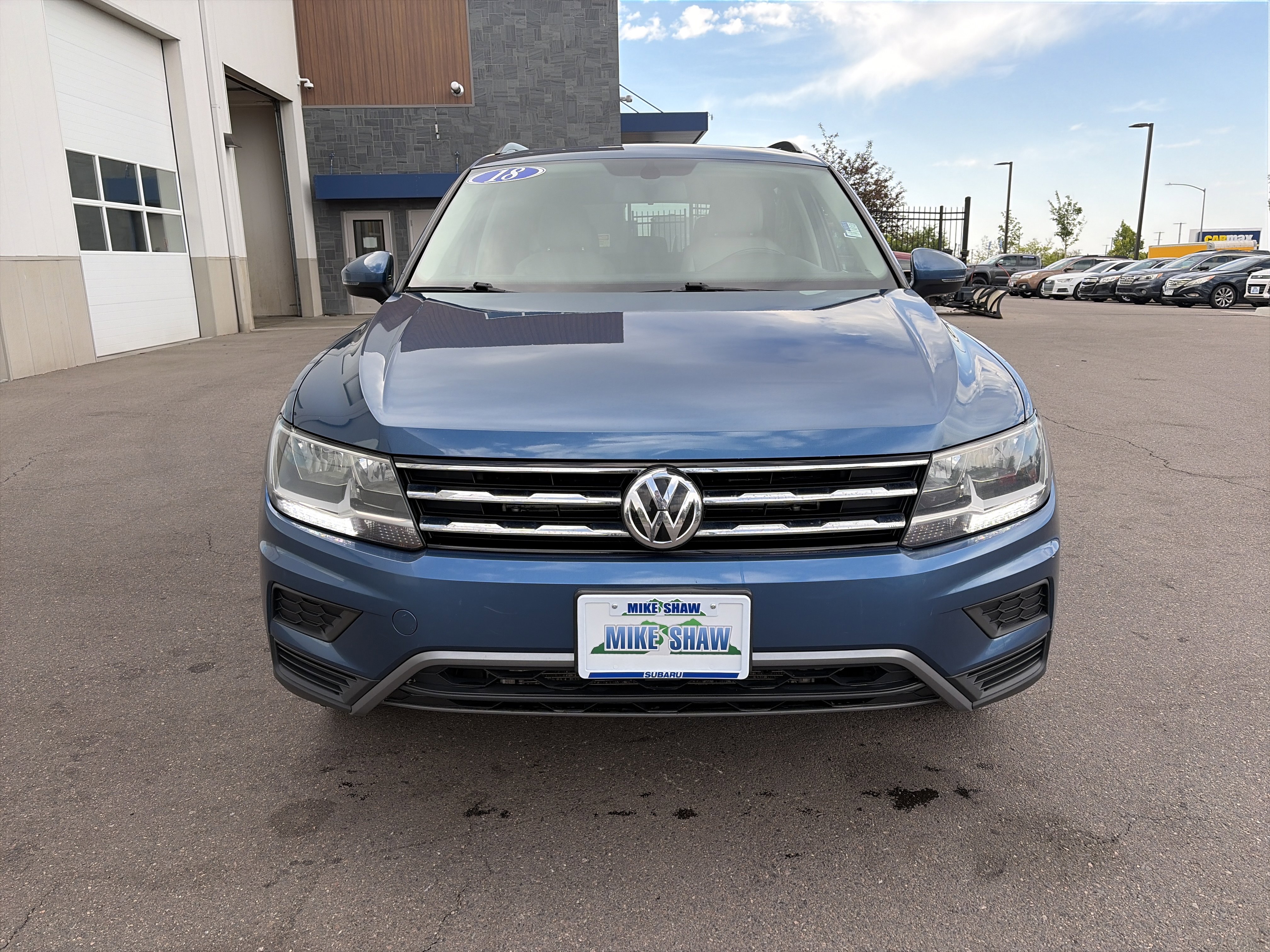 Used 2018 Volkswagen Tiguan SE w/ Panoramic Sunroof Package AWD/4WD image 2