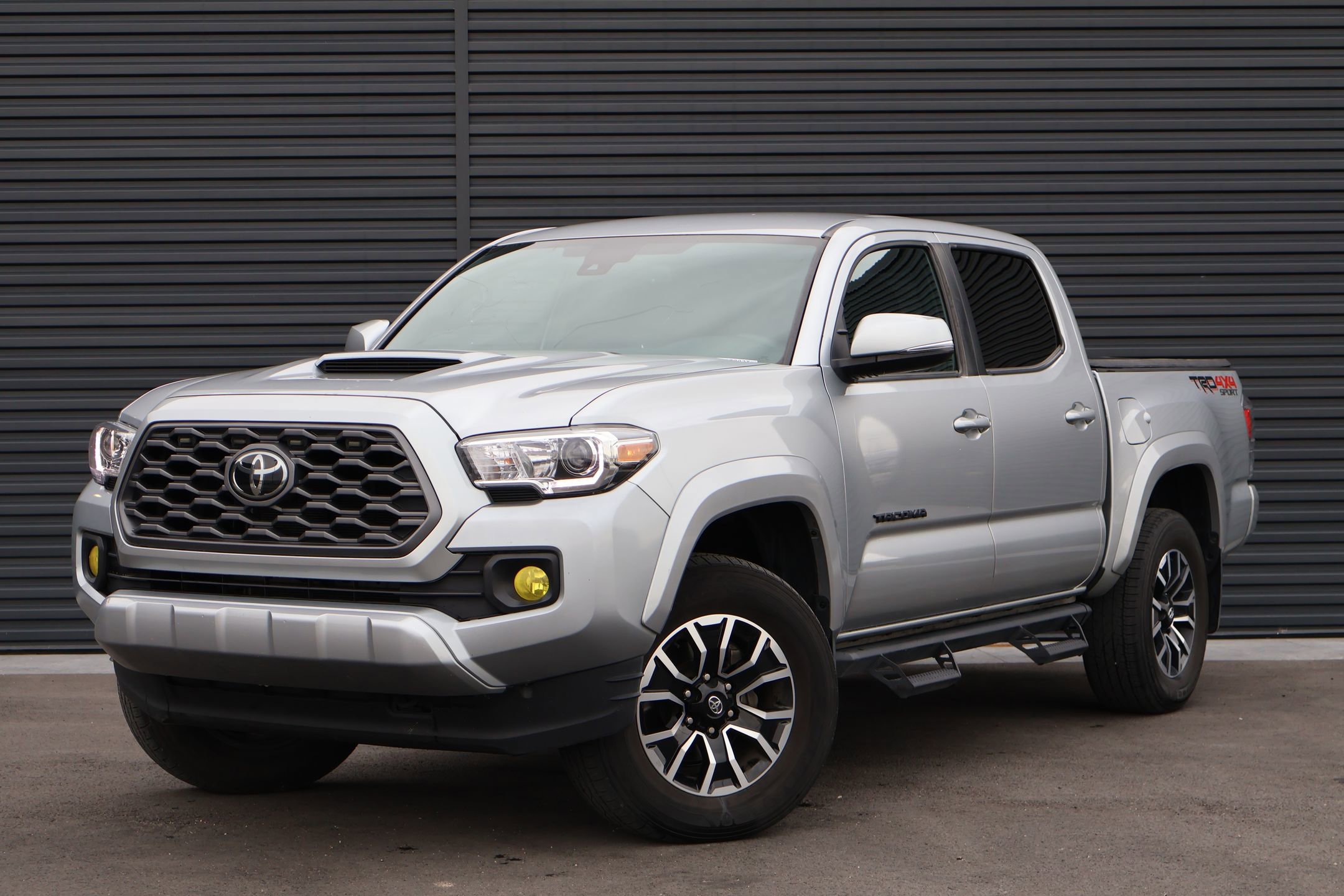 Used 2022 Toyota Tacoma TRD Sport w/ Technology Package image 1