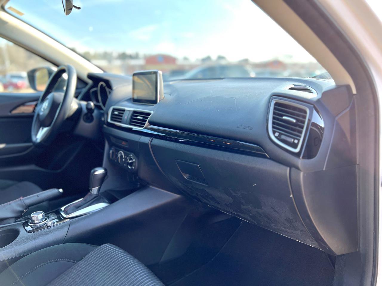 Used 2015 MAZDA MAZDA3 i Touring image 40