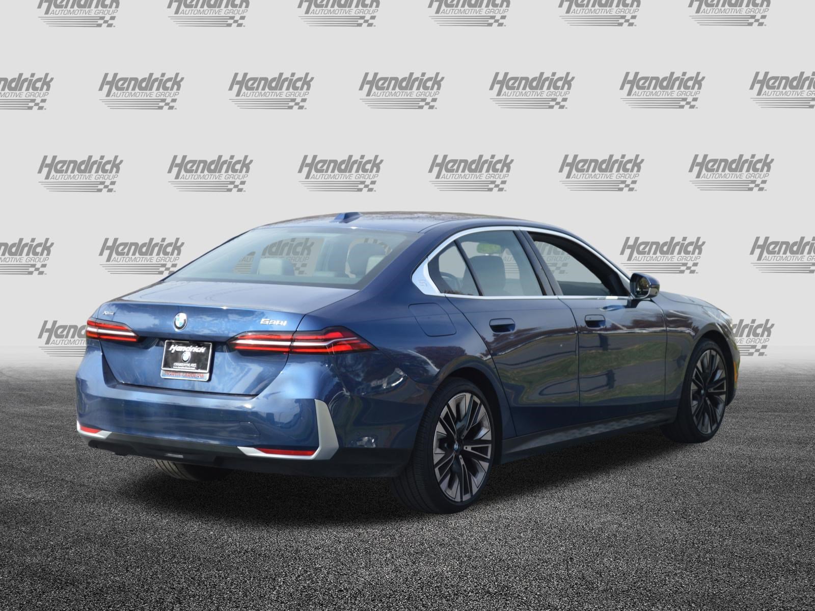 Used 2025 BMW 530i xDrive w/ Premium Package image 11