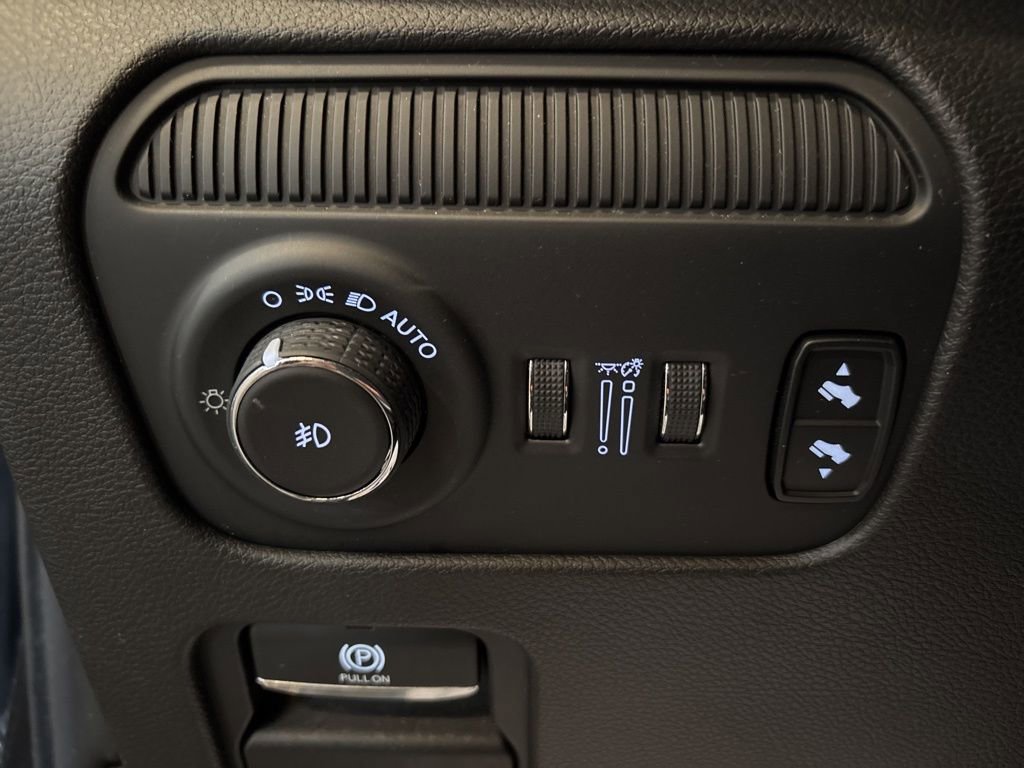 Used 2024 Jeep Wagoneer L Series III w/ Flexible Seating Group image 21