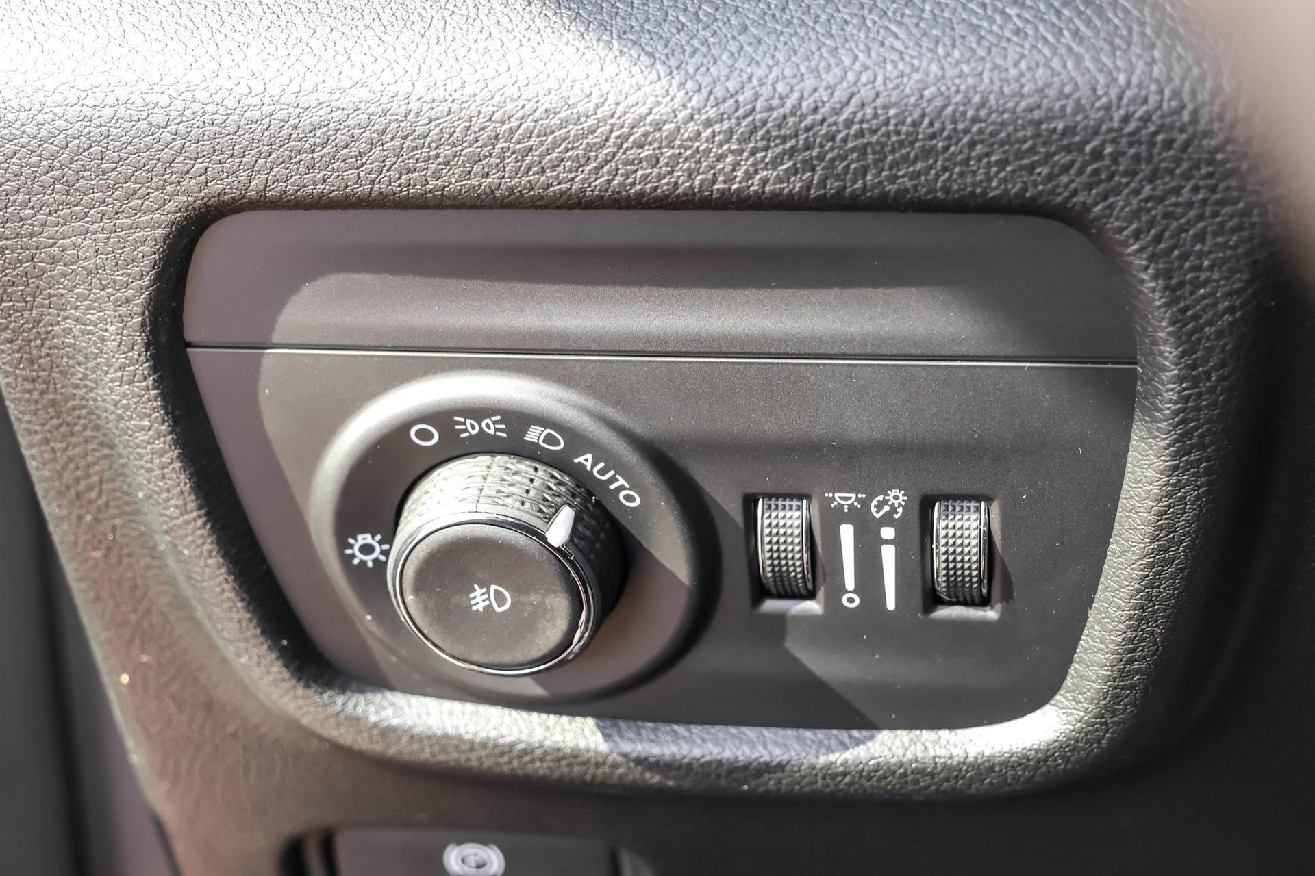 New 2025 Jeep Grand Cherokee Limited w/ Black Appearance Package image 27