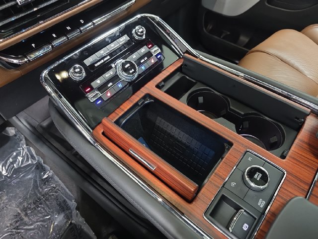 Certified 2024 Lincoln Navigator Reserve AWD/4WD image 22
