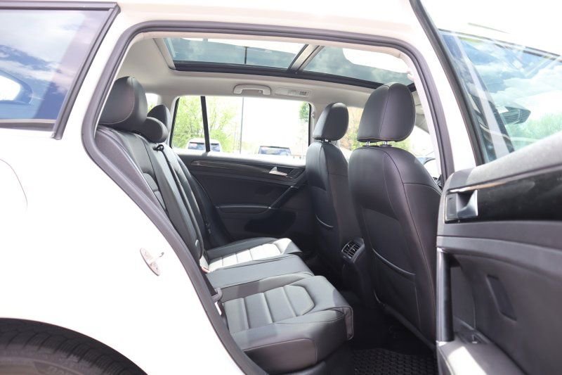 Used 2018 Volkswagen Golf SEL image 19