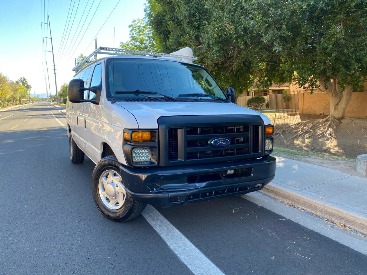 Used 2010 Ford E-250 and Econoline 250 image 2