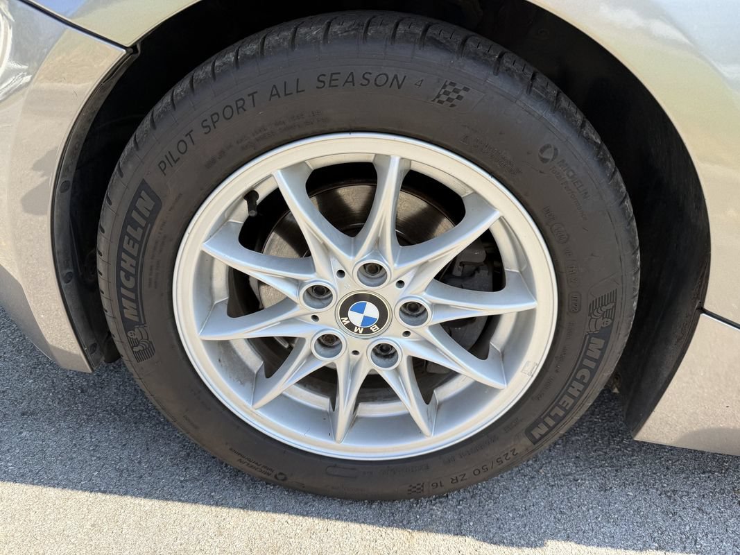 Used 2004 BMW Z4 2.5i RWD image 11