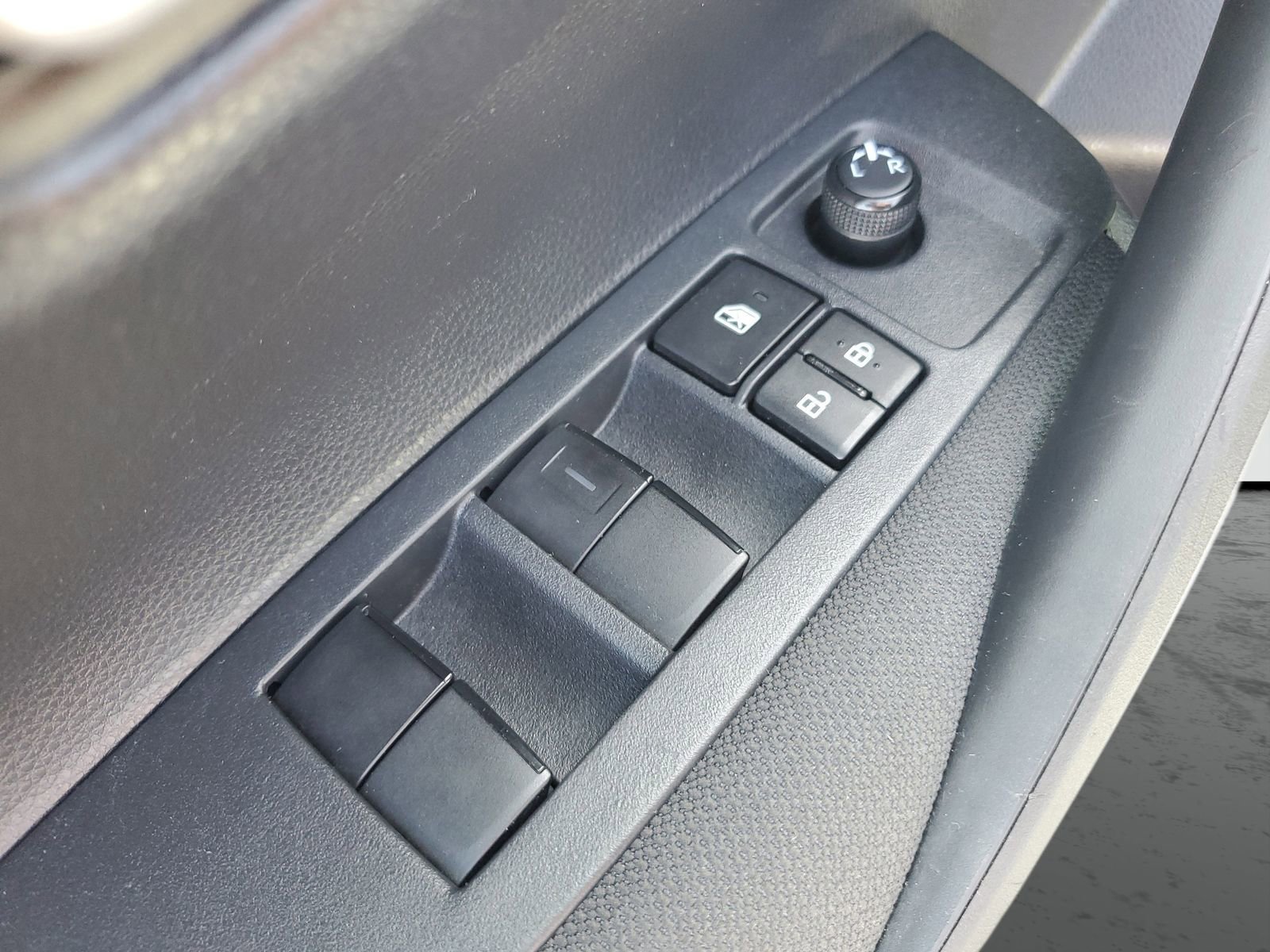 Used 2021 Toyota Corolla LE w/ Carpet Mat Package (TMS) image 20