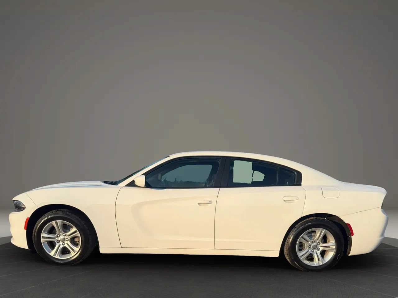 Used 2022 Dodge Charger SXT RWD image 8