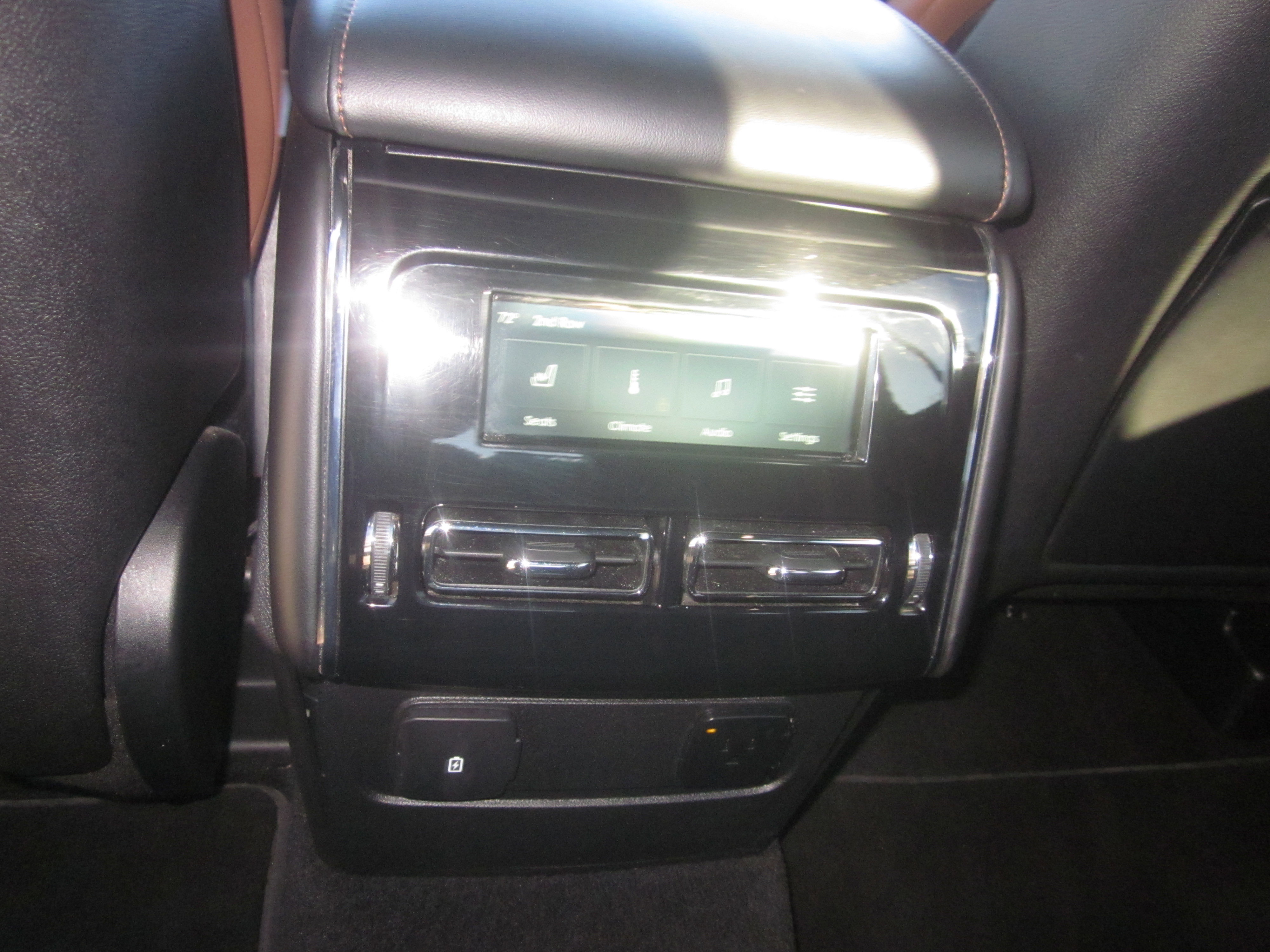 Used 2020 Lincoln Aviator Reserve w/ Elements Package Plus image 13