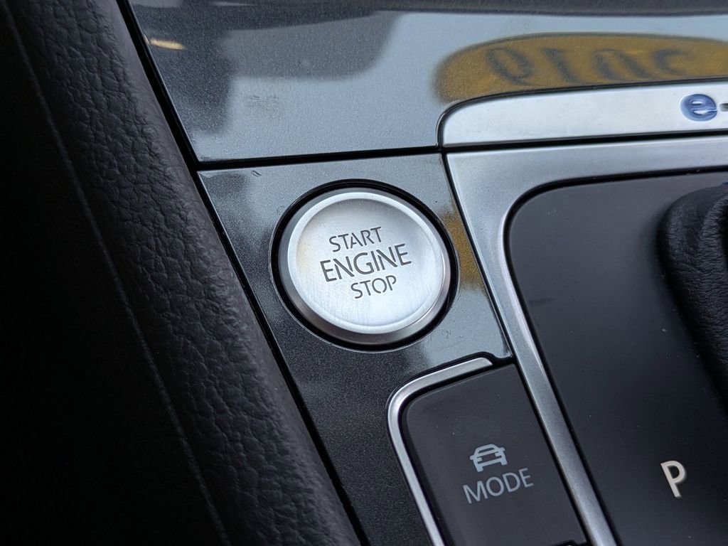 Used 2019 Volkswagen e-Golf SE image 27