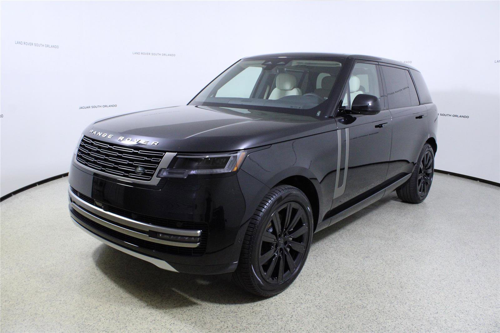 New 2026 Land Rover Range Rover Long Wheelbase SE AWD/4WD image 4