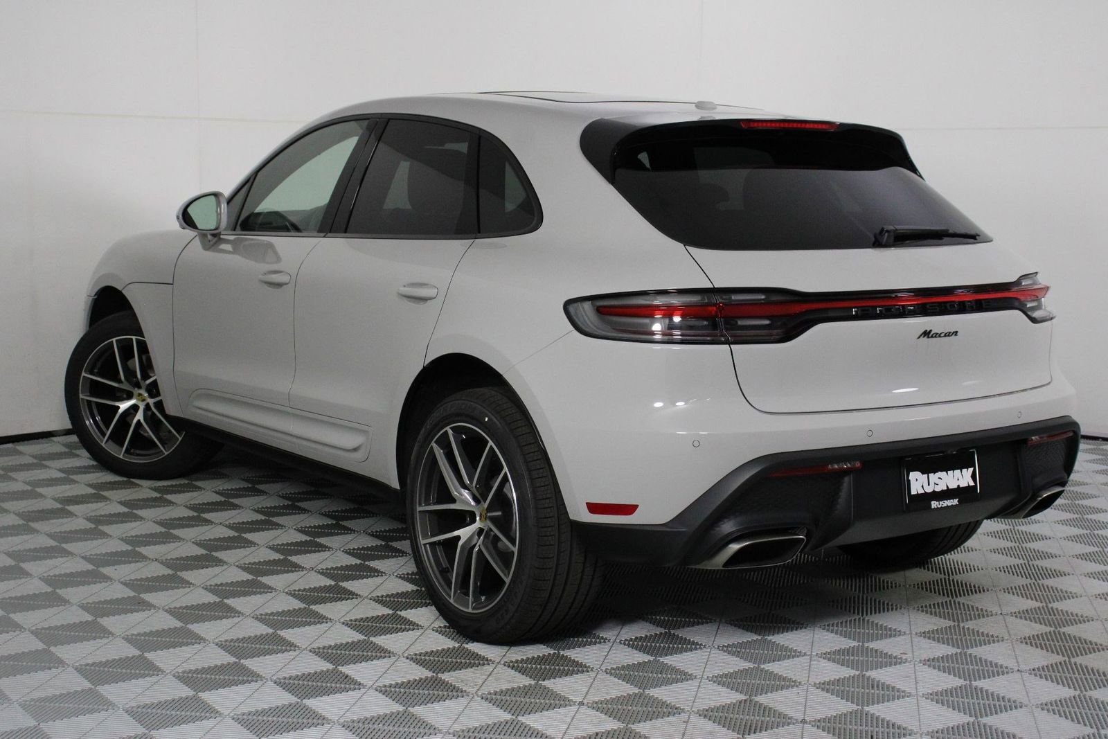 New 2026 Porsche Macan AWD/4WD image 3