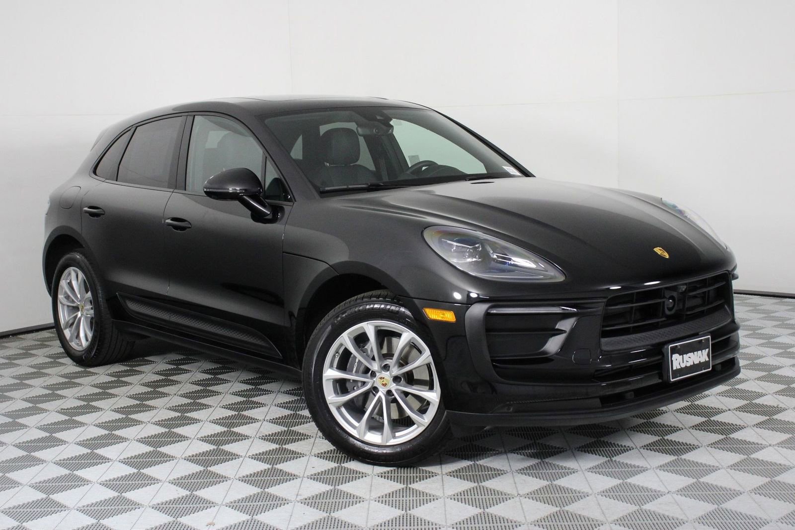 Certified 2026 Porsche Macan image 9