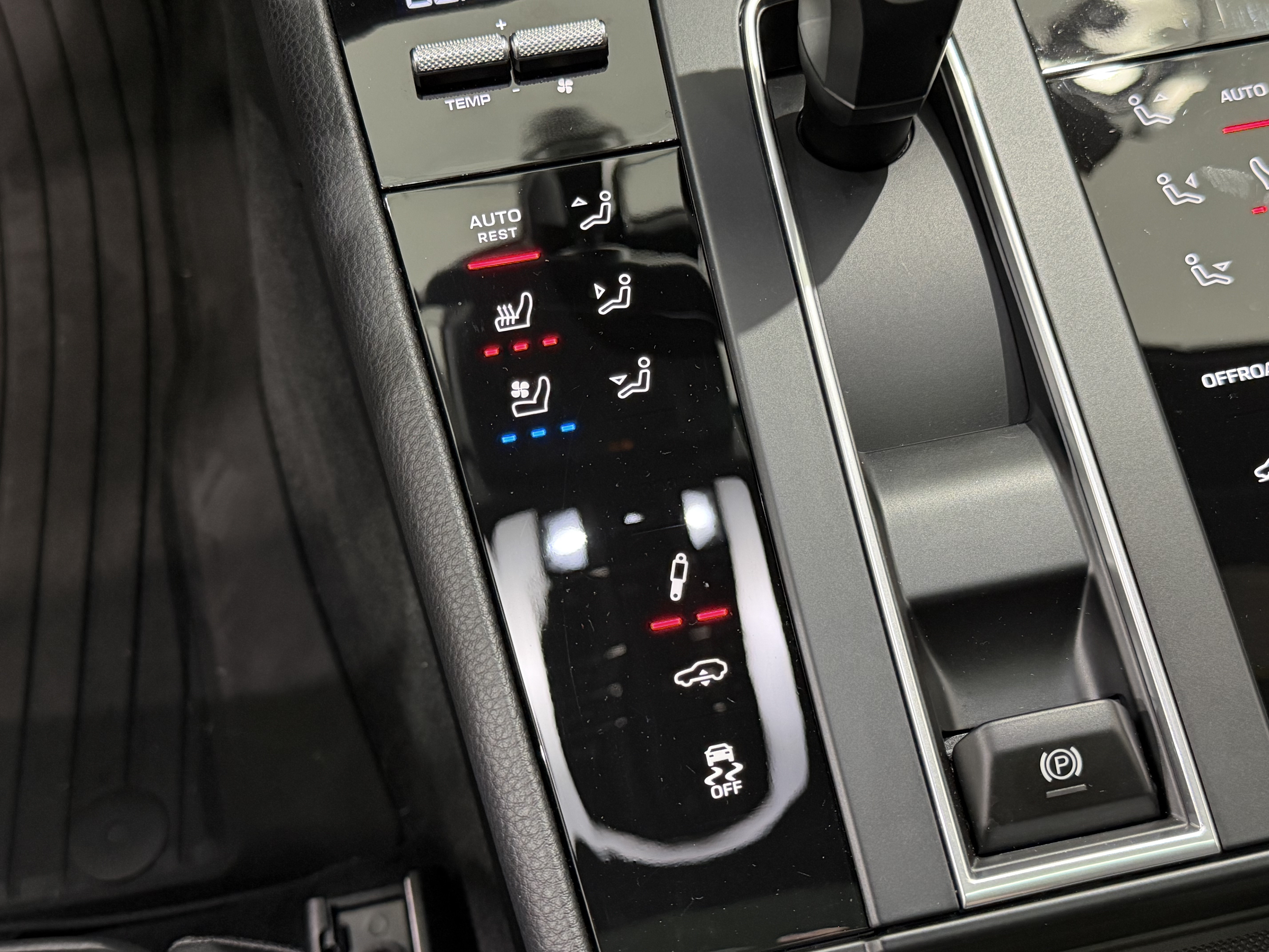 Certified 2026 Porsche Macan S AWD/4WD image 38