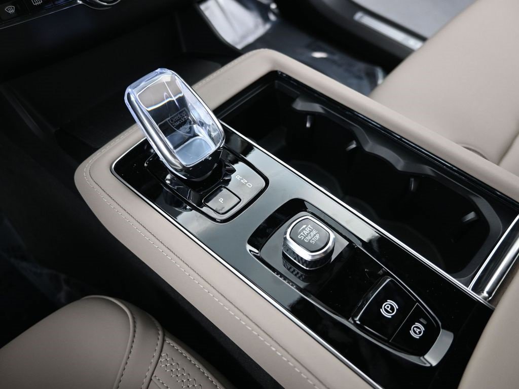 New 2026 Volvo XC90 B6 Plus w/ Protection Package Premier image 24