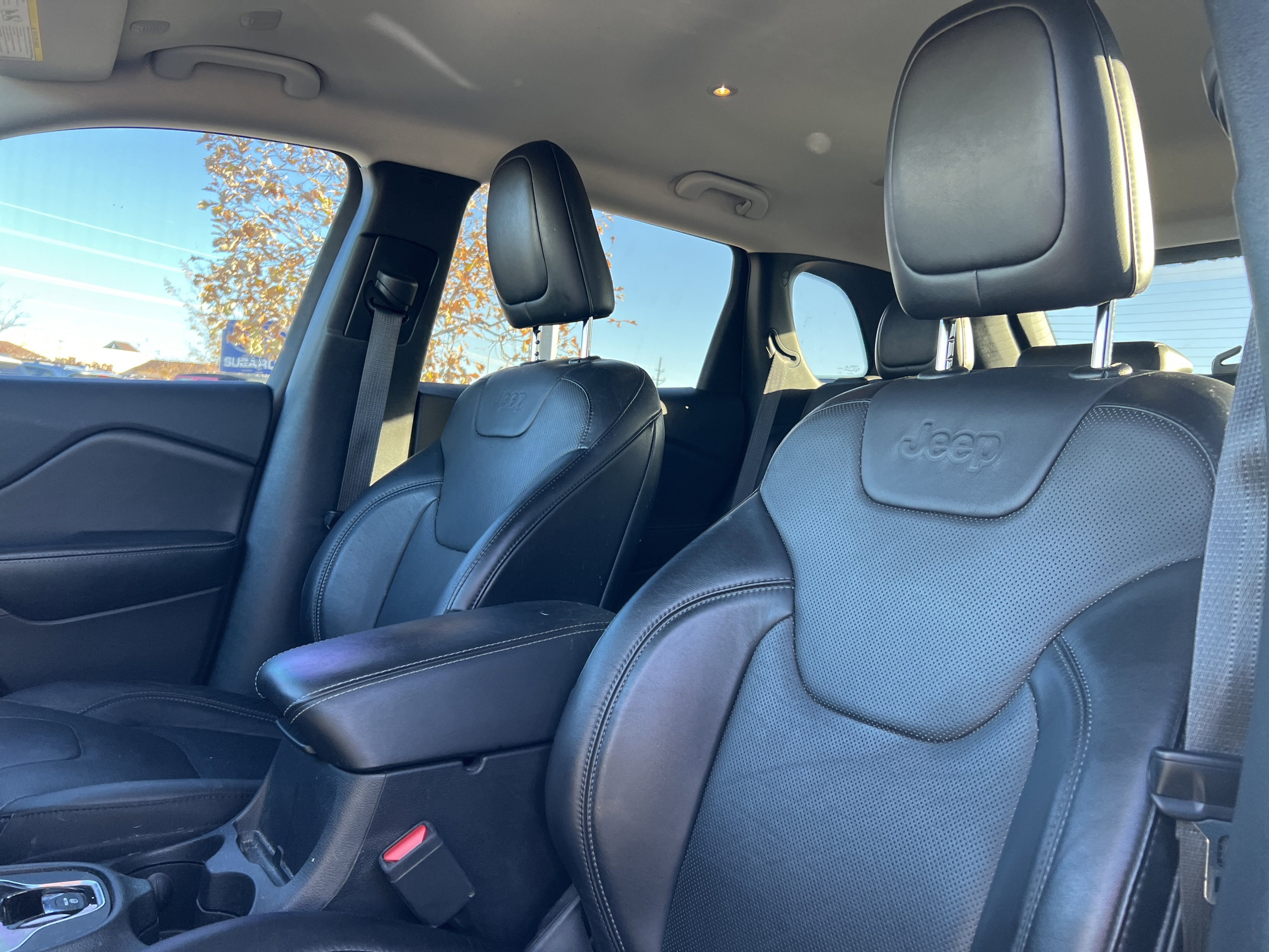 Used 2020 Jeep Cherokee Limited image 25