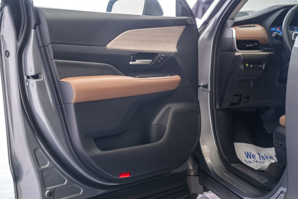 Used 2026 Toyota Grand Highlander AWD image 44