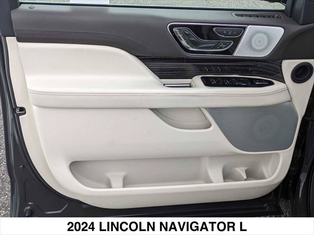 Used 2024 Lincoln Navigator L Black Label AWD/4WD image 10