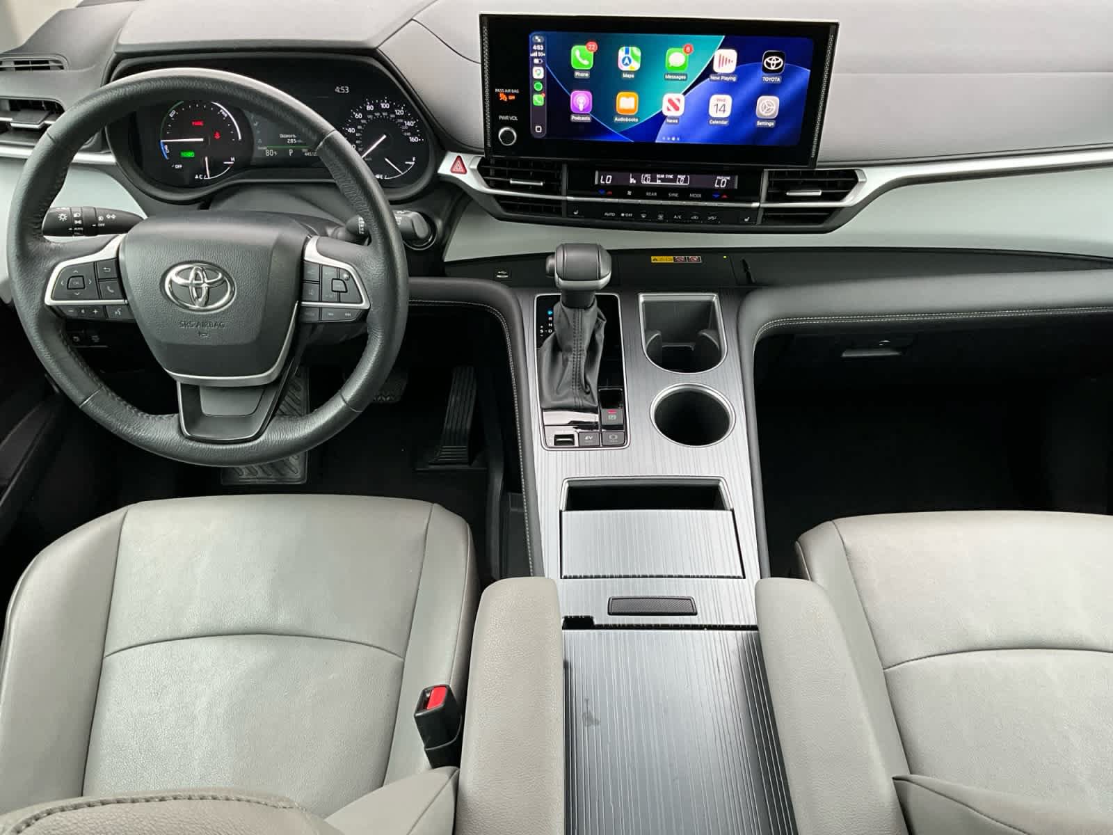 Used 2025 Toyota Sienna XLE FWD image 10