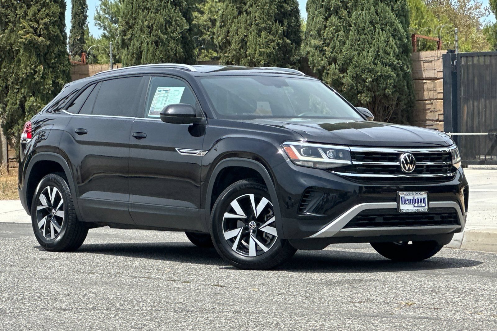 Used 2021 Volkswagen Atlas Cross Sport SE AWD/4WD image 2