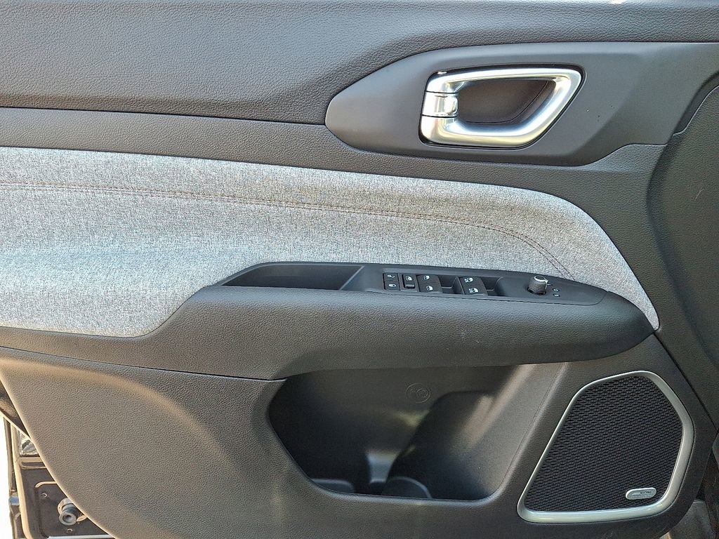 Used 2024 Jeep Compass Latitude w/ Sun and Sound Group image 12