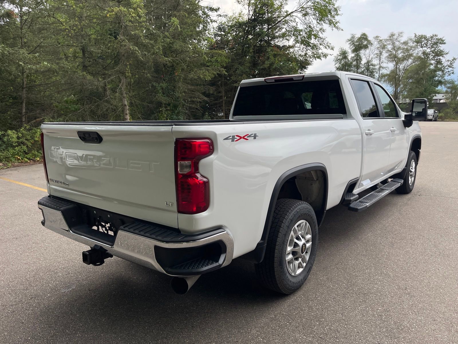 Used 2024 Chevrolet Silverado 2500 LT image 2