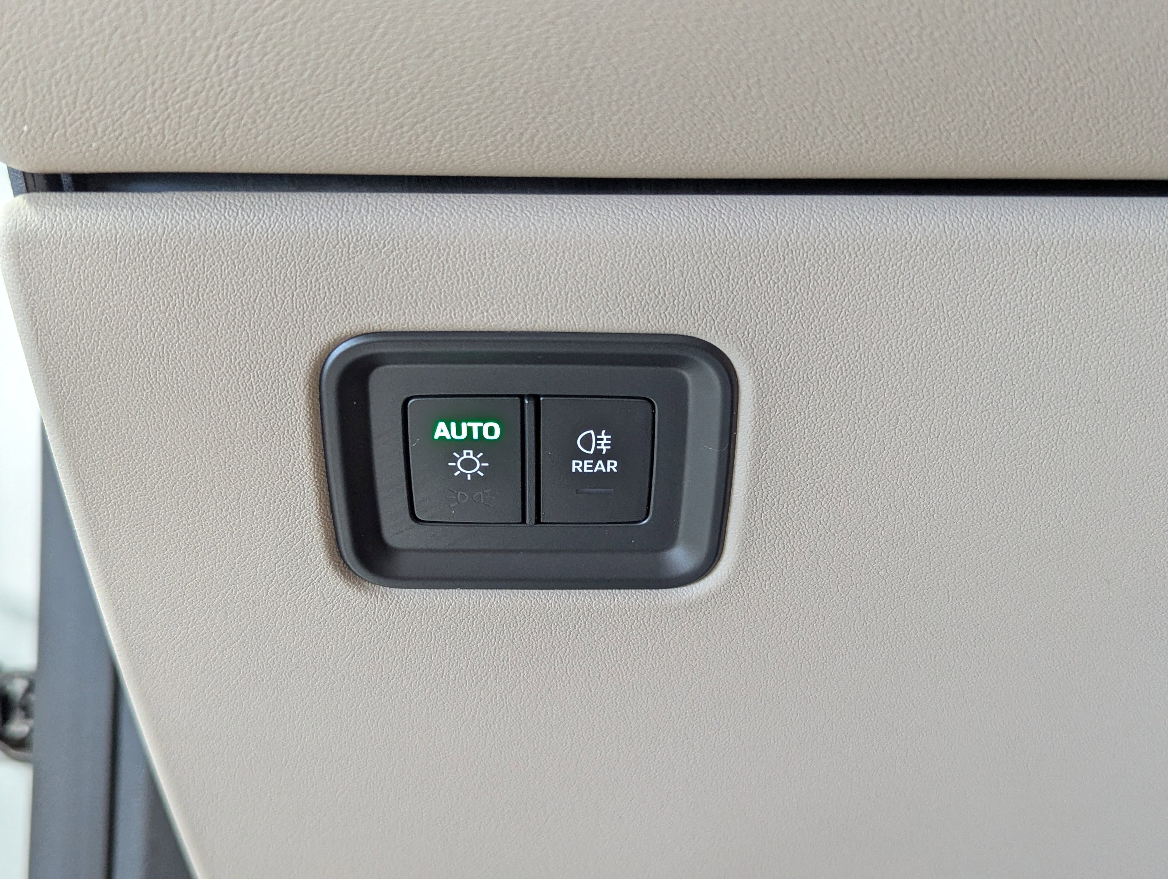 Certified 2025 Porsche Macan 4 Electric image 37