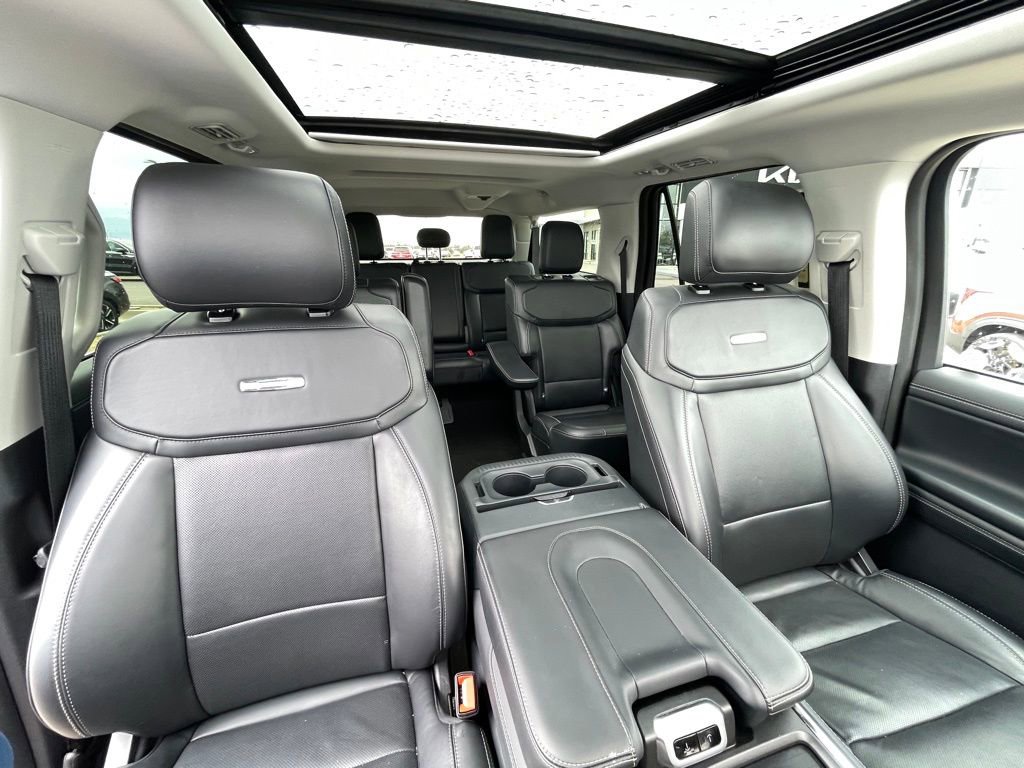 Used 2025 Ford Expedition Max Platinum AWD/4WD image 30